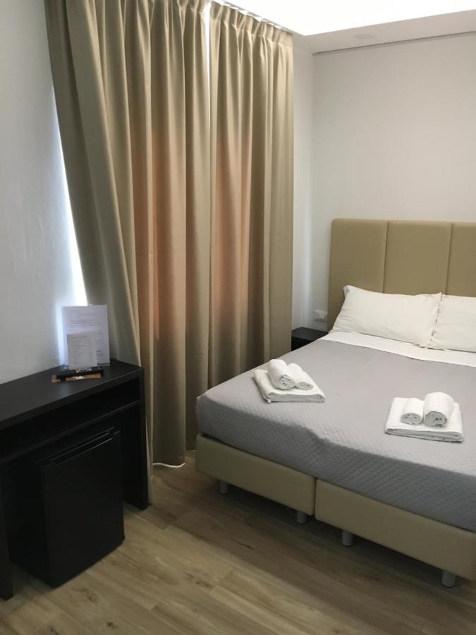 Hotel Saxon Римини Екстериор снимка