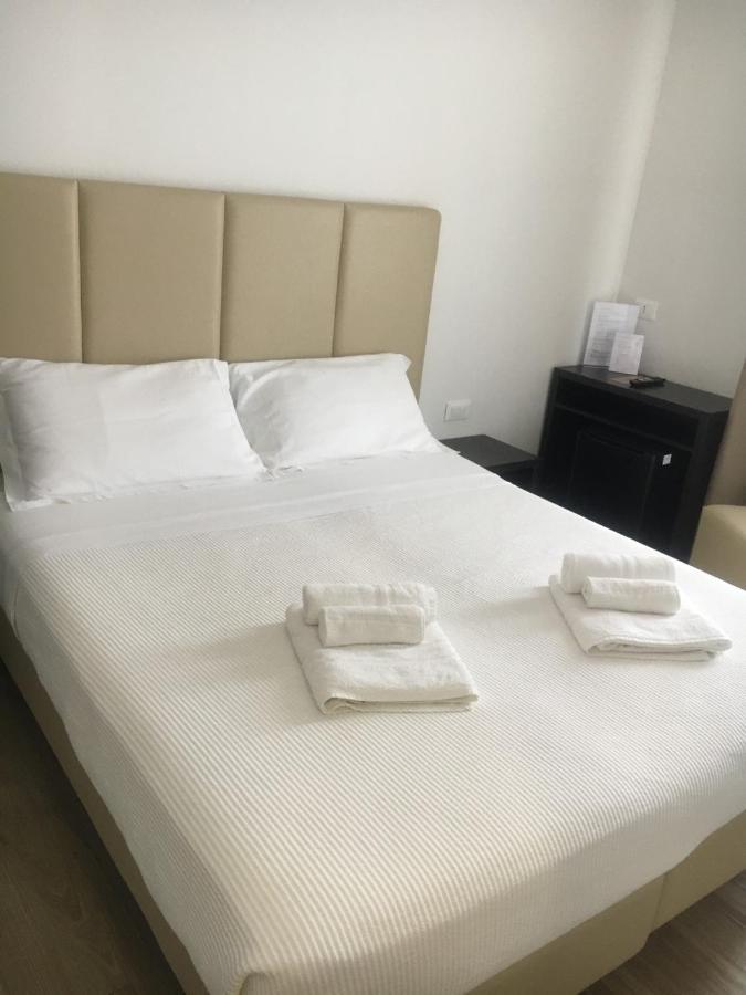 Hotel Saxon Римини Екстериор снимка