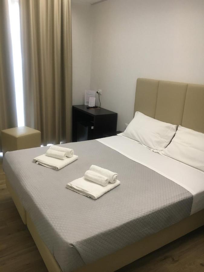 Hotel Saxon Римини Екстериор снимка