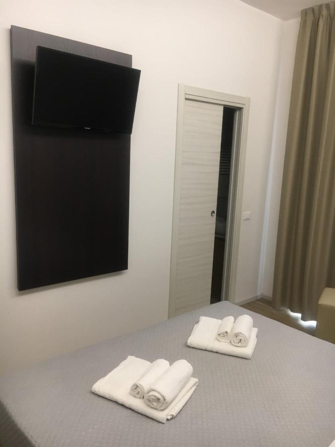 Hotel Saxon Римини Екстериор снимка