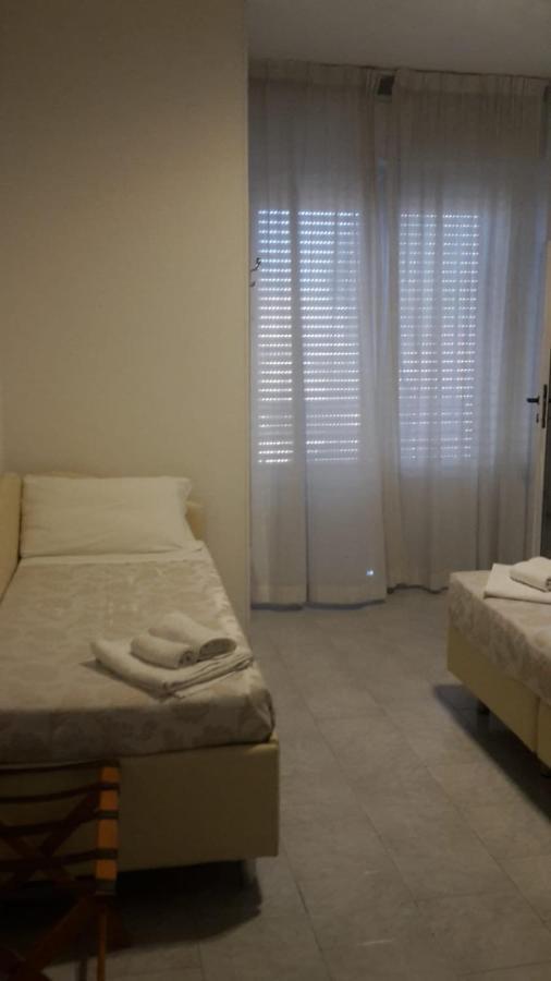 Hotel Saxon Римини Екстериор снимка