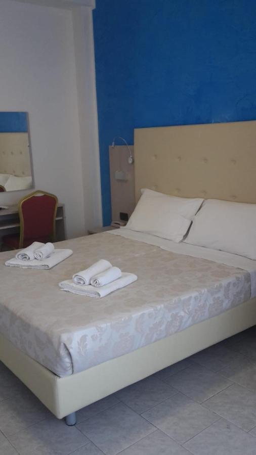 Hotel Saxon Римини Екстериор снимка