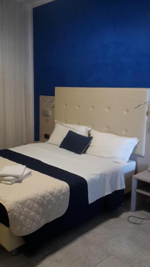 Hotel Saxon Римини Екстериор снимка