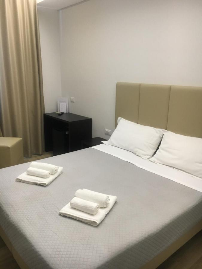 Hotel Saxon Римини Екстериор снимка