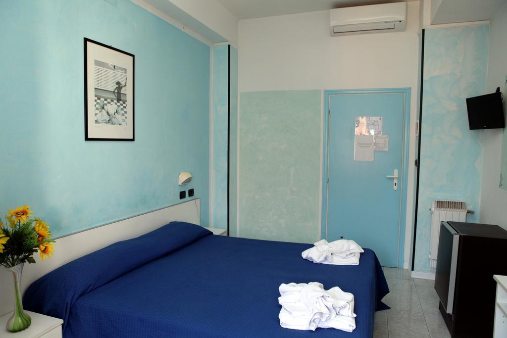 Hotel Saxon Римини Стая снимка