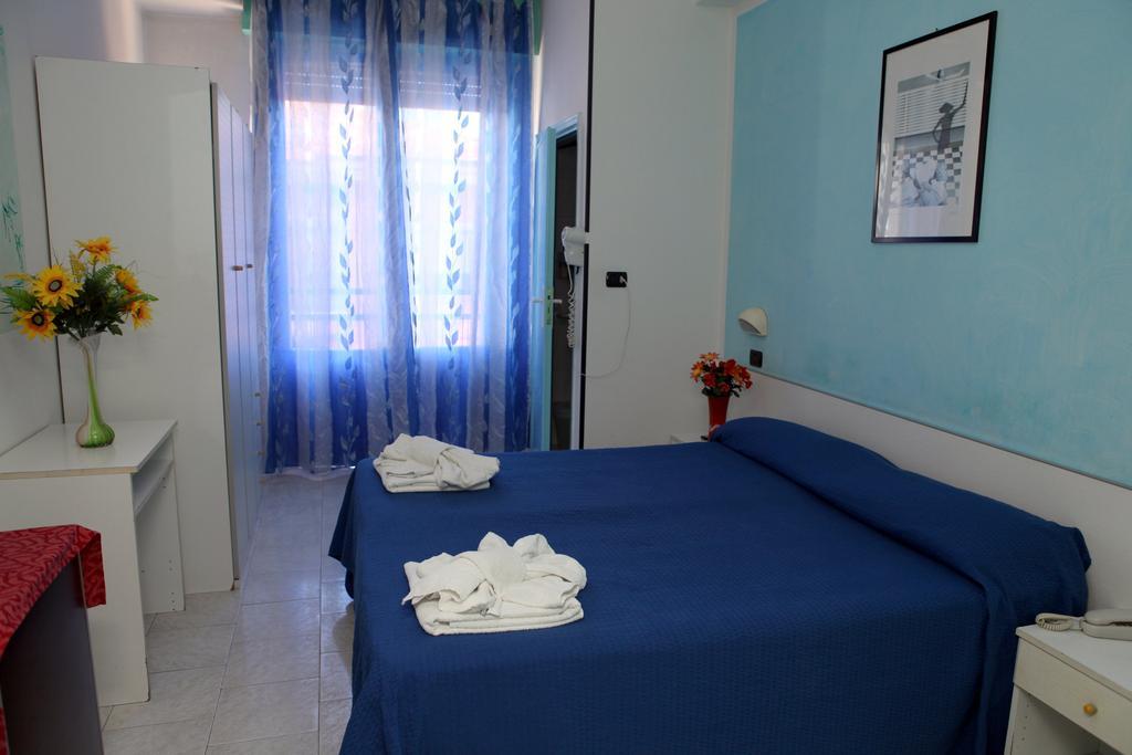 Hotel Saxon Римини Стая снимка