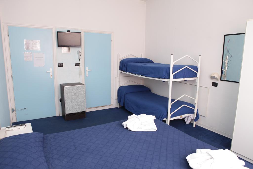 Hotel Saxon Римини Стая снимка