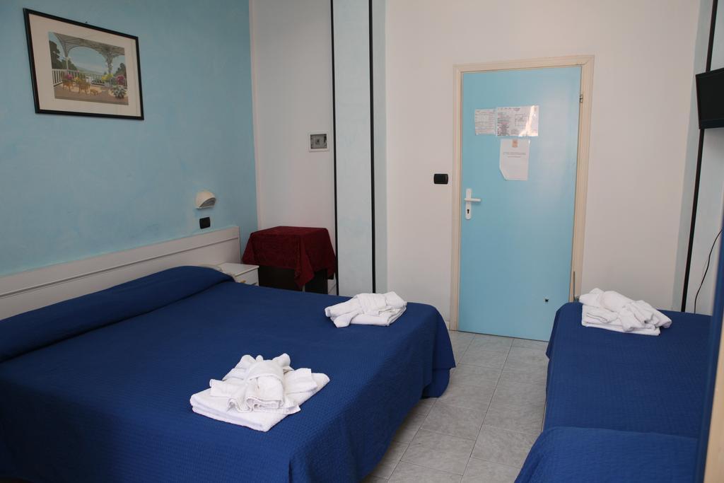 Hotel Saxon Римини Стая снимка