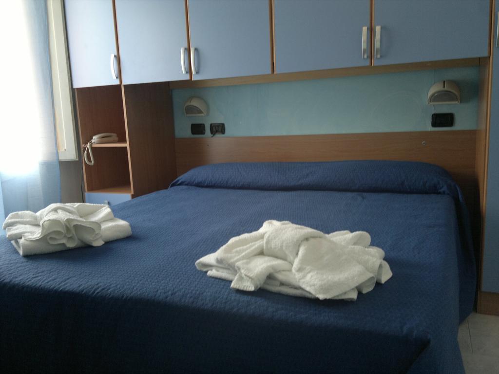 Hotel Saxon Римини Стая снимка