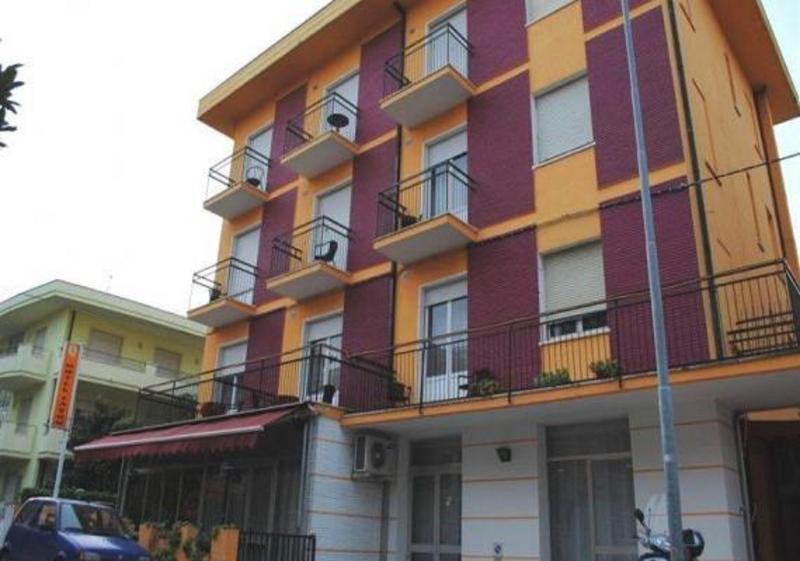 Hotel Saxon Римини Екстериор снимка