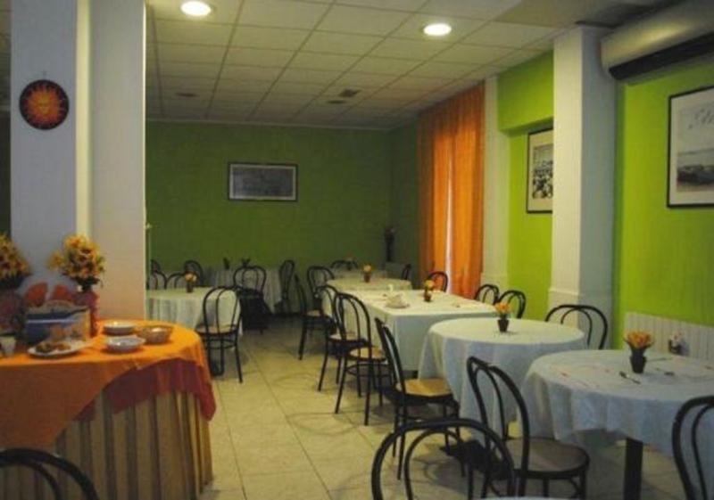 Hotel Saxon Римини Екстериор снимка