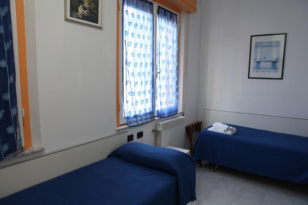 Hotel Saxon Римини Екстериор снимка