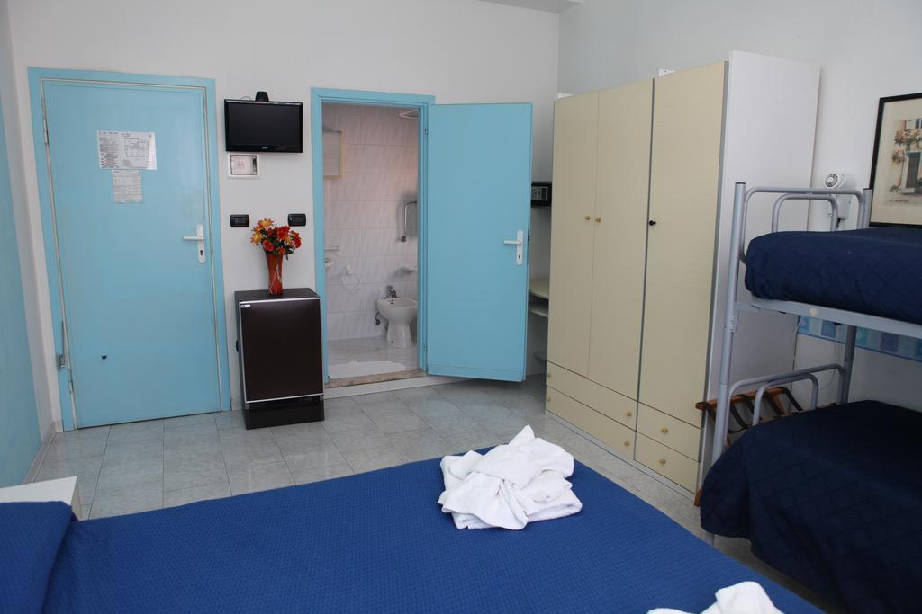 Hotel Saxon Римини Екстериор снимка