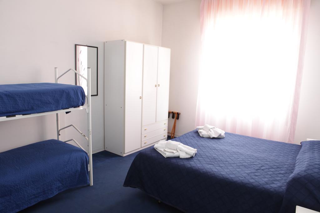 Hotel Saxon Римини Екстериор снимка