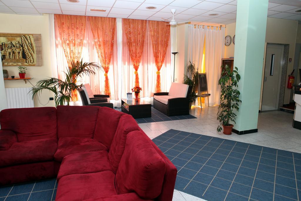 Hotel Saxon Римини Екстериор снимка