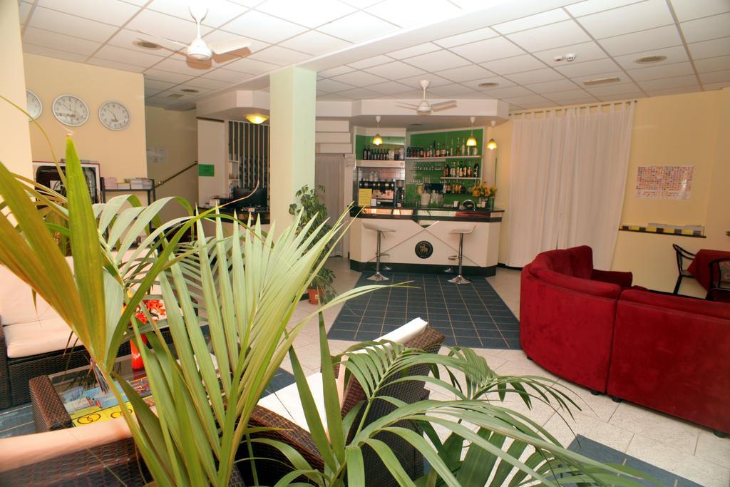 Hotel Saxon Римини Екстериор снимка