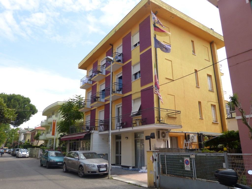 Hotel Saxon Римини Екстериор снимка