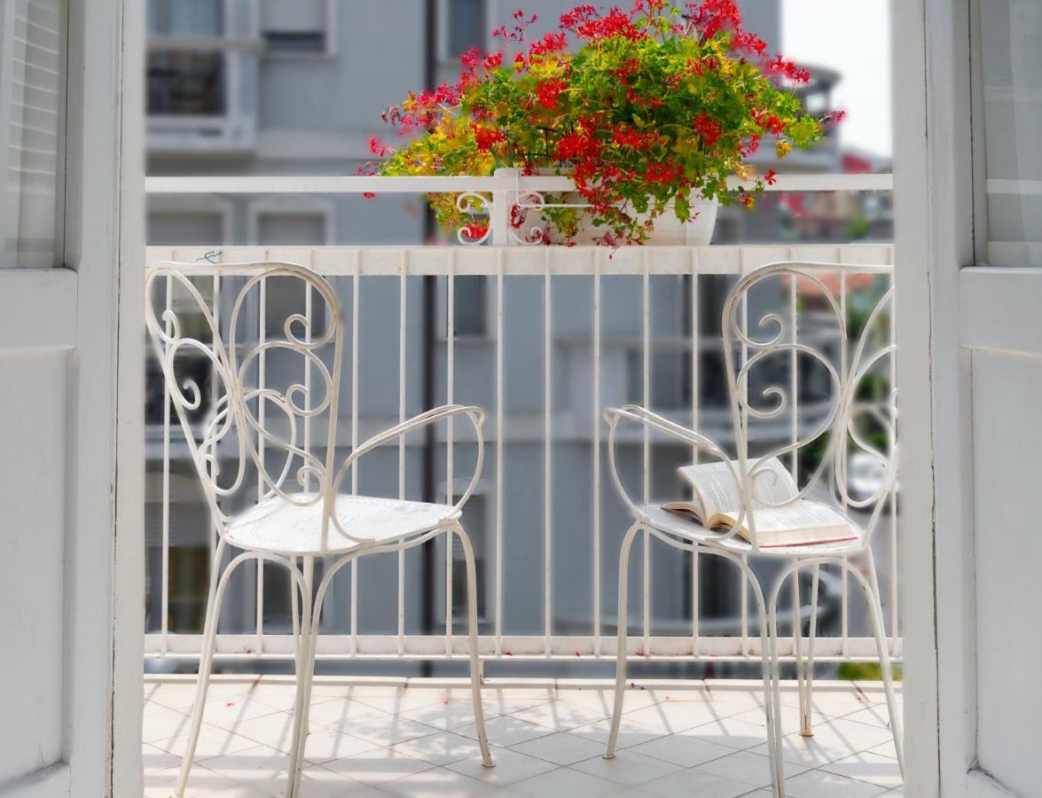 Hotel Saxon Римини Екстериор снимка