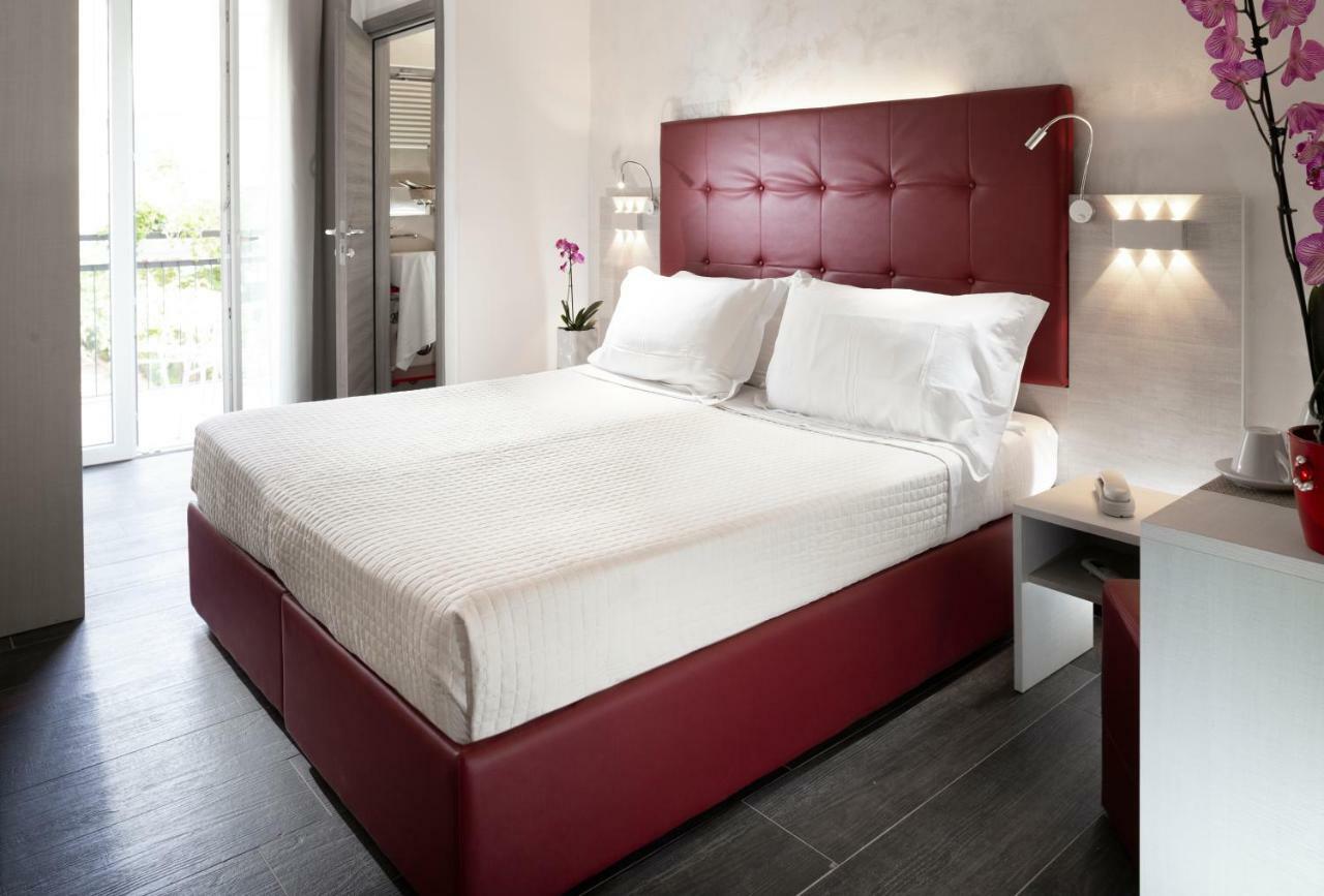 Hotel Saxon Римини Екстериор снимка