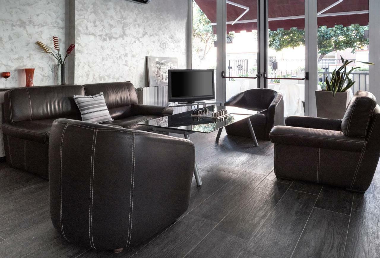 Hotel Saxon Римини Екстериор снимка
